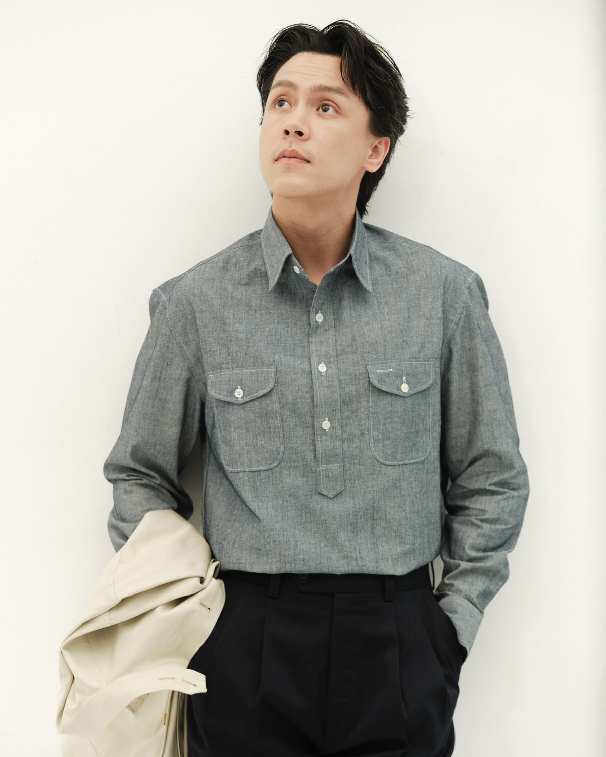DIPLOMATE Chambray Pullover Shirt